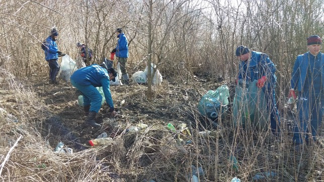 Több mint ezer zsák hulladékot szedtek össze a Felső-Tisza egy kilométerén