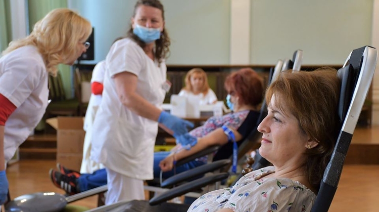 Vért adtak a kormányhivatal munkatársai Szolnokon