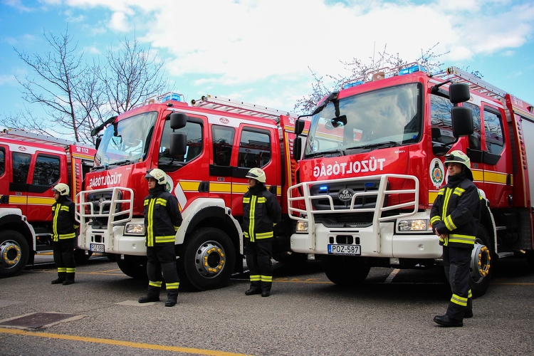 Három új tűzoltó áll szolgálatba Jász-Nagykun-Szolnok megyében