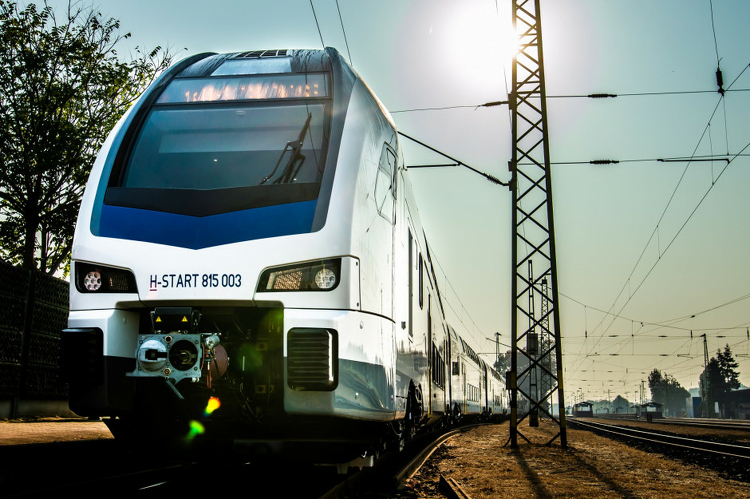 MÁV: május 30-tól egyre több újszászi és ceglédi járaton közlekedik emeletes vonat