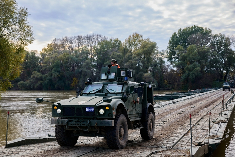 Adaptive Hussars 2023 - Tiszai átkelést hajtottak végre a katonai konvojok