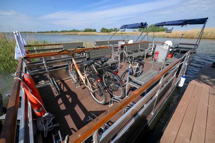 Kerékpáros kompokat adtak át a Tisza-tó melletti Tiszaderzsen