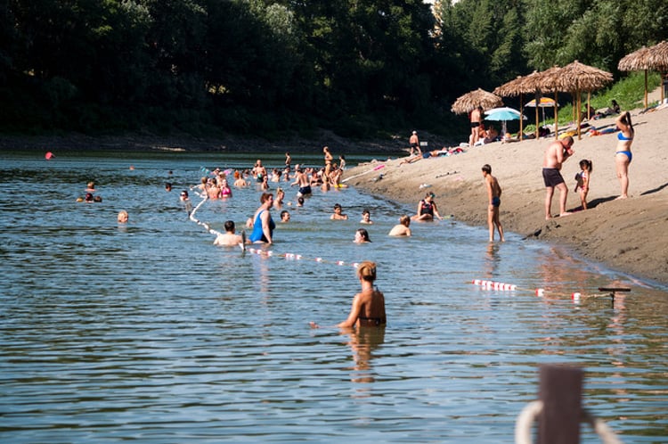 Öt tiszai szabadvízi strand is várja a fürdőzőket Jász-Nagykun-Szolnok vármegyében