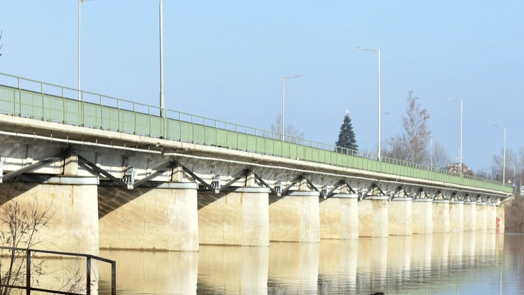  Teljes útzár lesz a szolnoki Szent István Tisza-hídon hétfő éjszaka