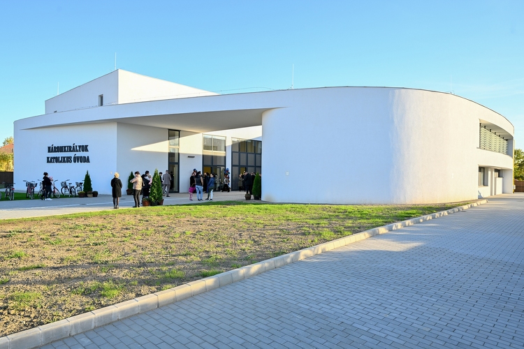 Katolikus óvodát avattak Tiszafüreden