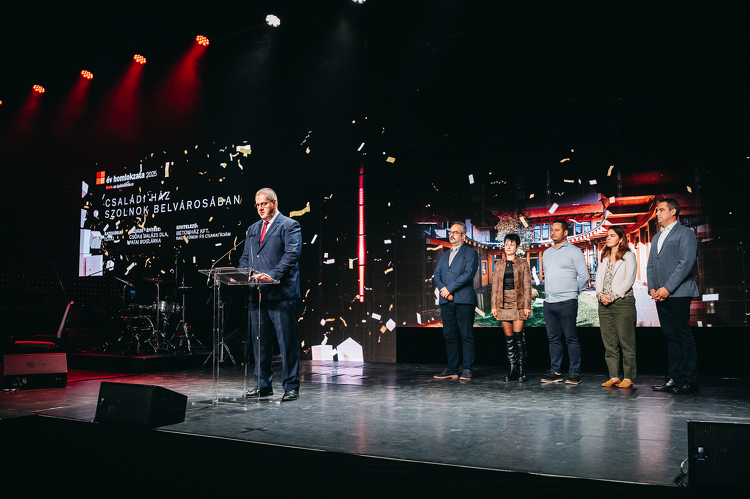 Szolnoki családi házé lett az év legszebb homlokzata