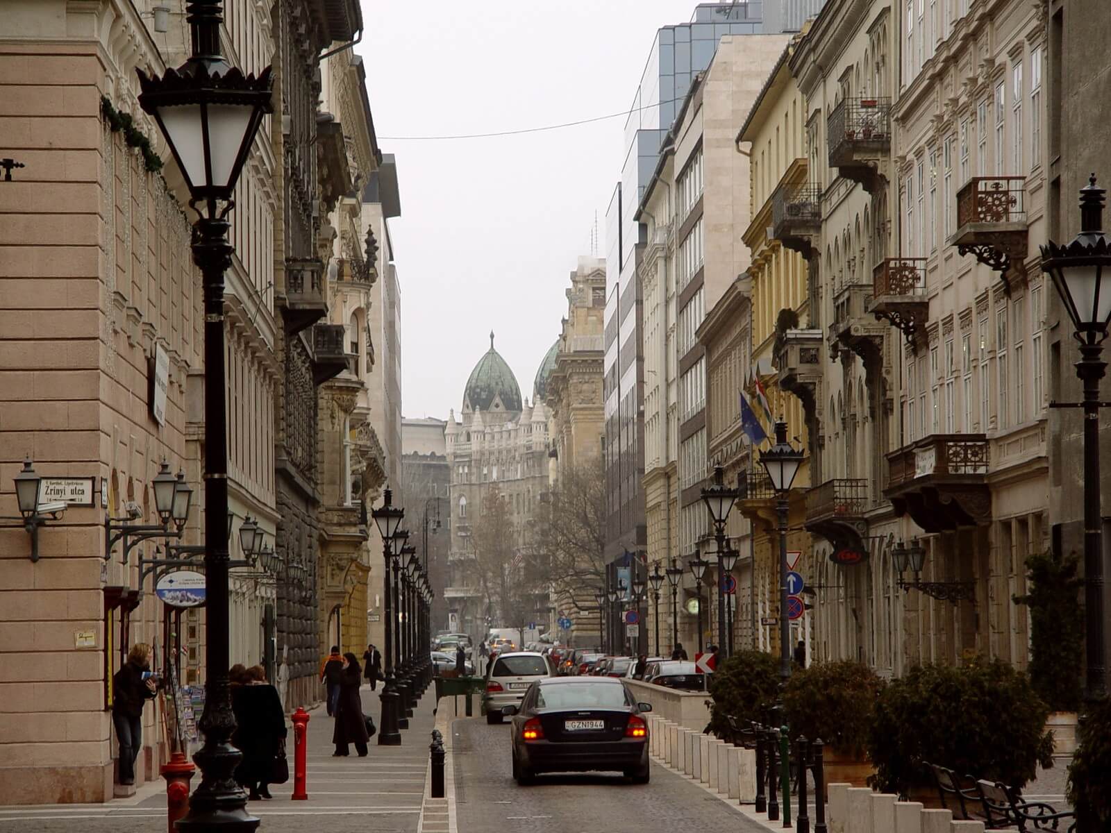 Elegáns burkolatot kapnak Lipótváros nyüzsgő utcái