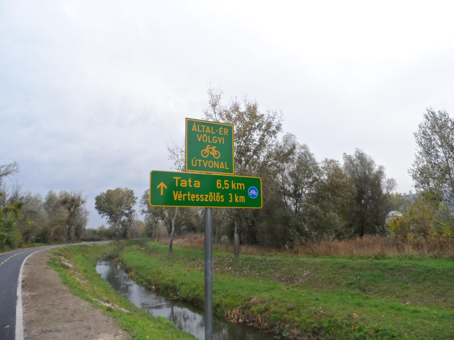 Újabb öt kilométerrel hosszabbodnak meg Tatabánya kerékpárútjai