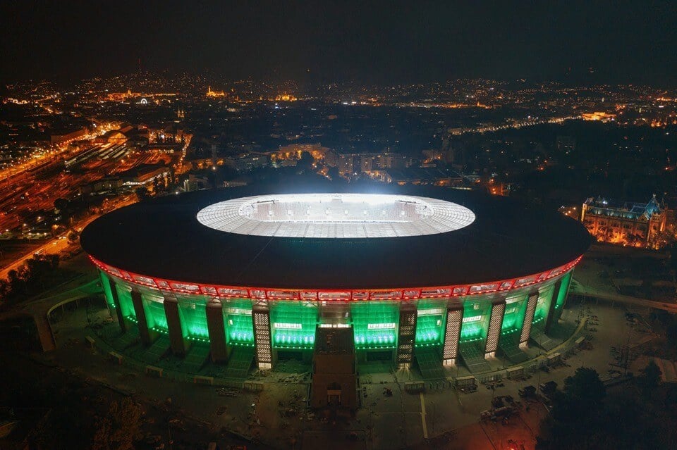 Nemzeti színekbe öltözött az Új Puskás Stadion