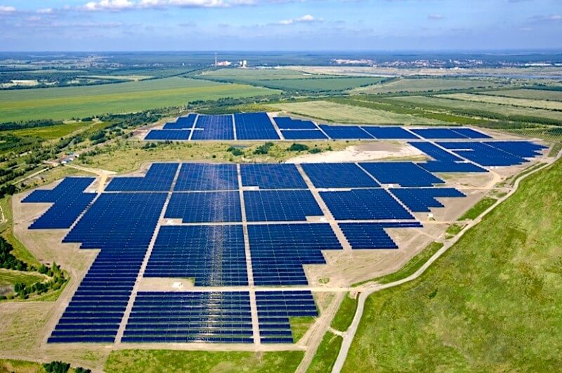 Kétezer háztartás energiaellátását fedezi Komárom-Esztergom új napelemparkja