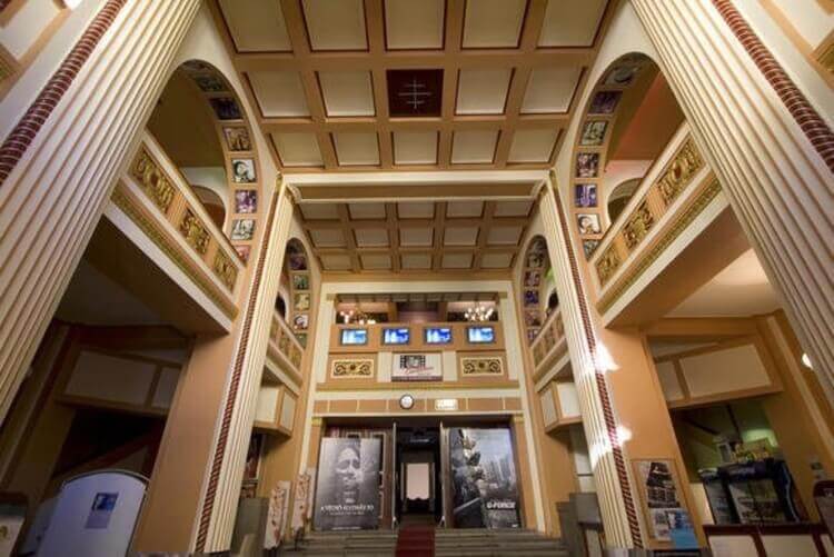 Megnyitja kapuit a 100 év után felújított szegedi Belvárosi mozi