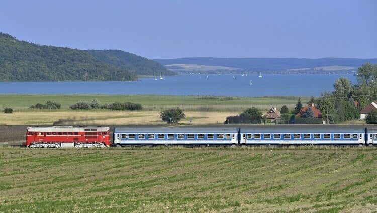 Folytatódik a vasútfejlesztés: gyorsabb lesz a lejutás a Balaton északi partjára
