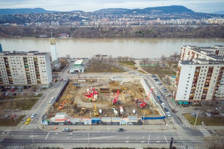 Panorámás lakóépületet alapoz a HBM a Duna-parton 