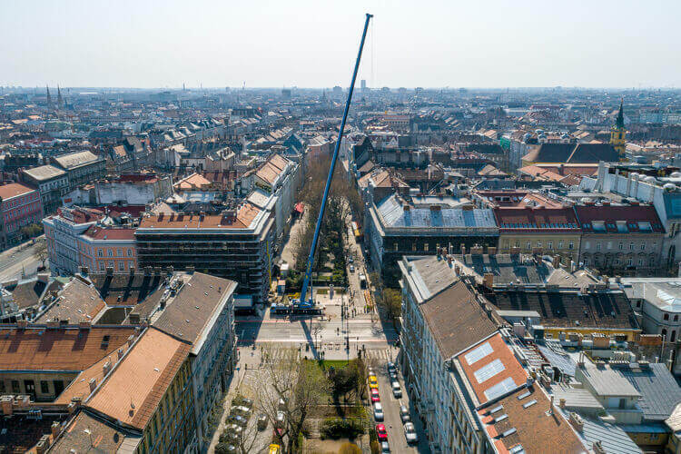 Bravúros megoldásokkal kapott toronydarut a pesti belváros értékmentő építkezése - fotók
