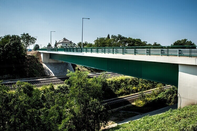 Átadták az új közúti hidat Százhalombattán