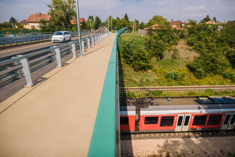 Fontos közlekedési folyosó nyert vasúti felüljárót Budapesten