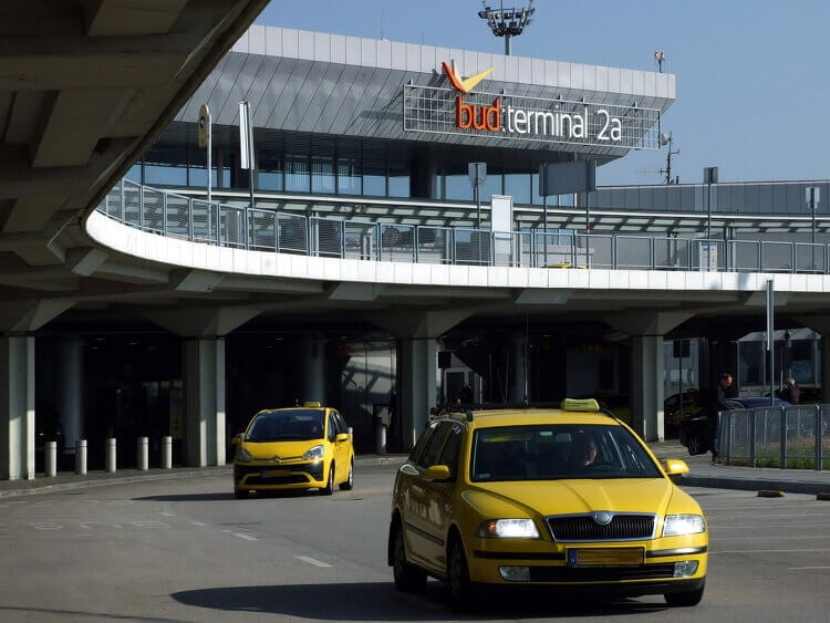 Így újul meg a Liszt Ferenc Repülőtér 2A termináljának burkolata