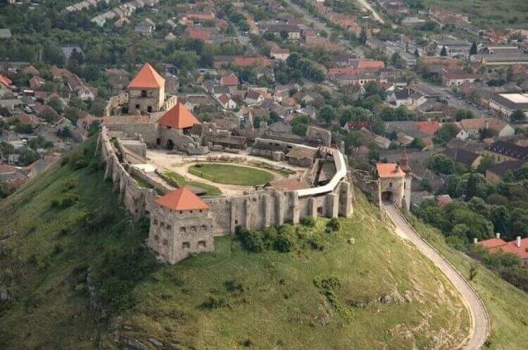 Elrajtolt a Balaton-felvidék egyik legszebb várának felújítása