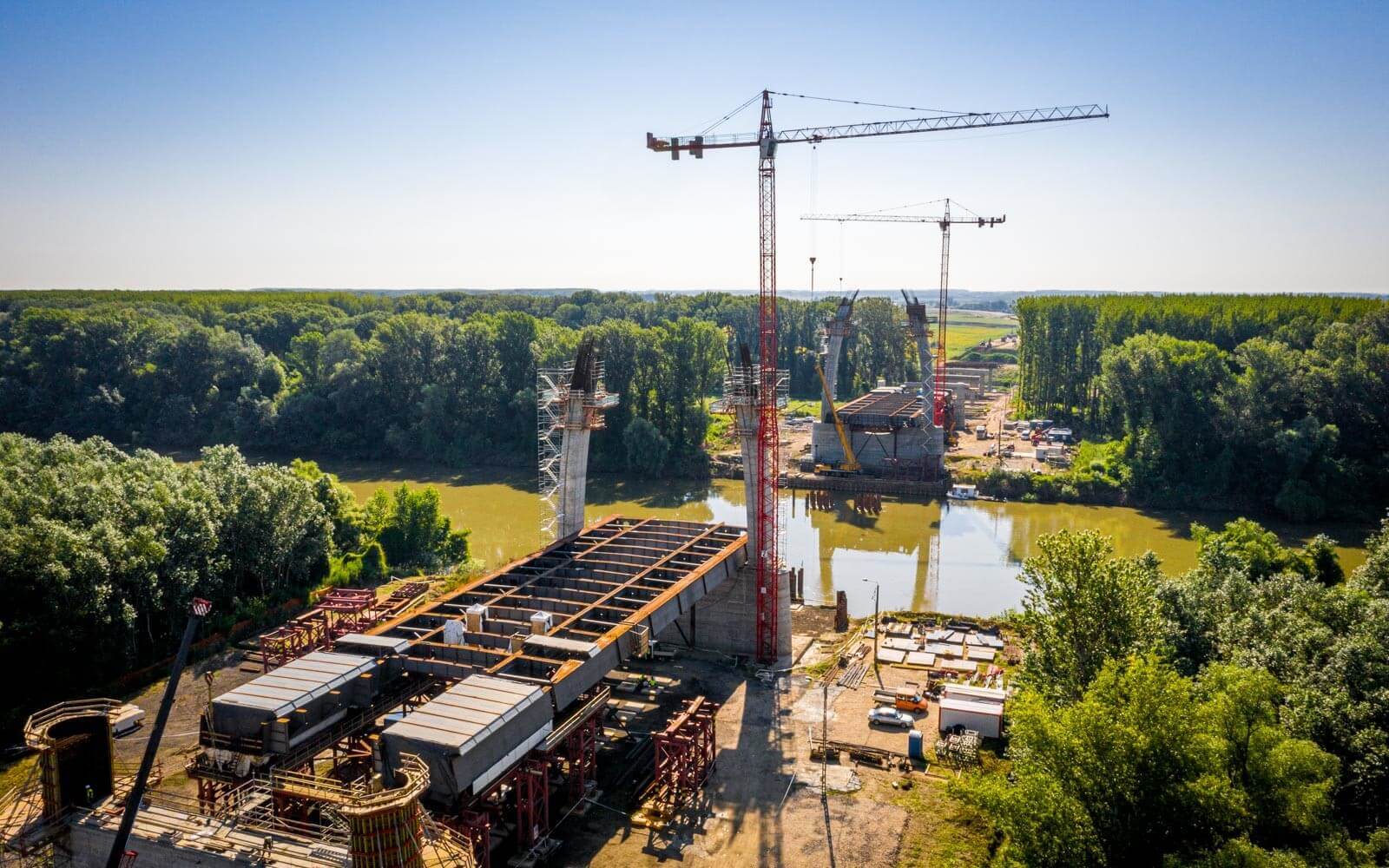 Jó tempóban halad az M44-es új Tisza-hídjának építése | Bácsmegye