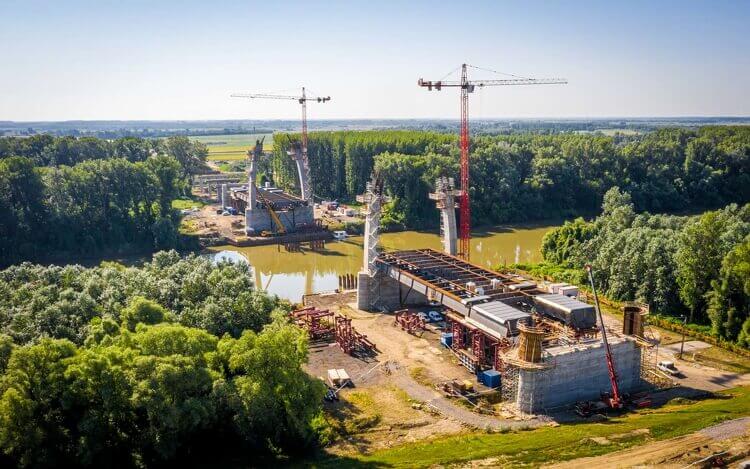 Jó tempóban halad az M44-es új Tisza-hídjának építése