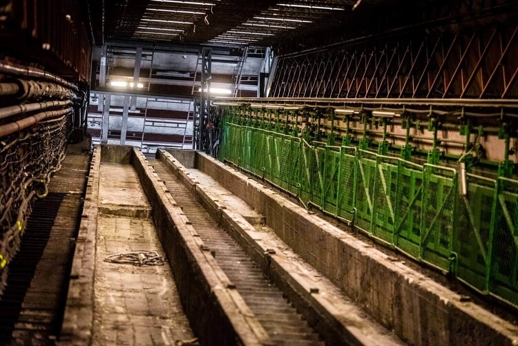 Egy kábel-labirintus megfejtése a cél a metrófelújítás során - videó