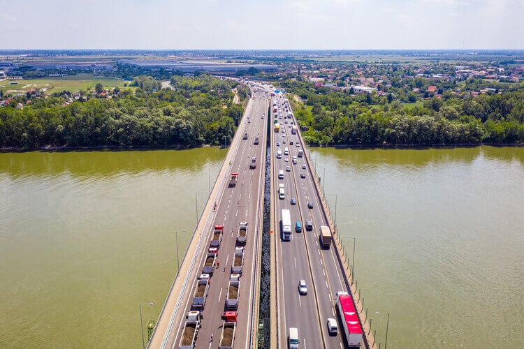 Iskolakezdésre már 2x3 sávon haladhat a forgalom az M0-s hárosi Duna-hídján
