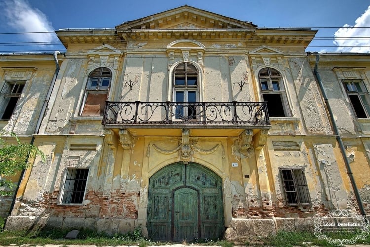 Elnyeri méltó formáját a váli Ürményi-Dreher-kastély 