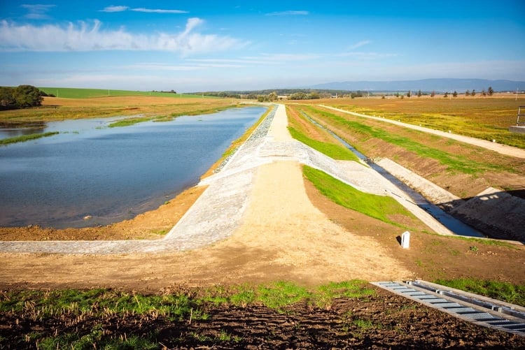 Újabb árvízvédelmi beruházás rajtol el Bicskén és térségében