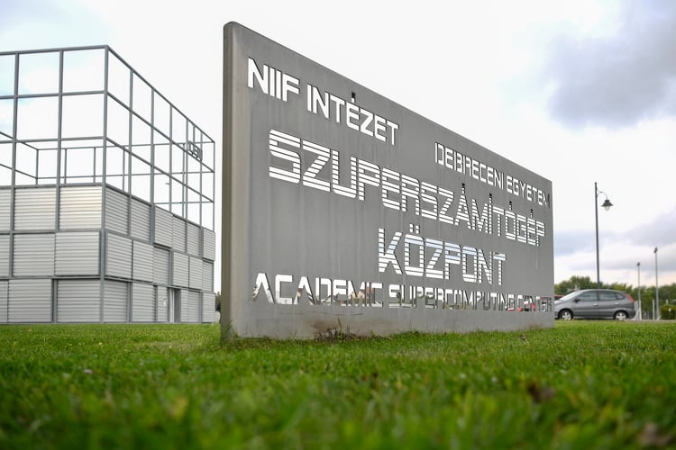 Szuperszámítógép érkezik Debrecenbe, méltó épületet kap az egyetem