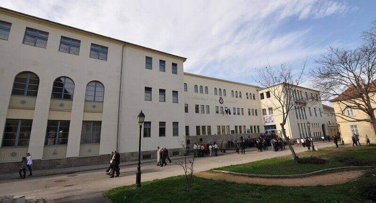 Új sportközpontot épít egy székesfehérvári gimnáziumban a Merkbau