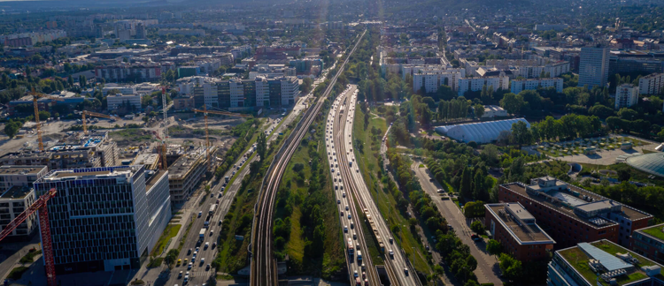 A közlekedéslassítást nem, a közlekedésfejlesztést támogatják a budapestiek