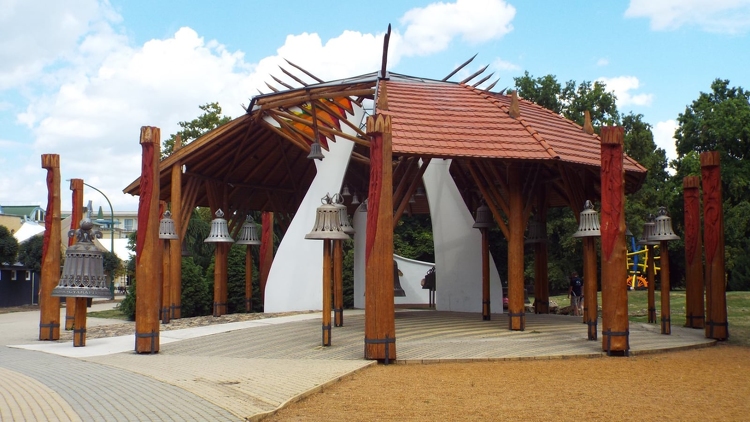 Kaposváron épül fel Makovecz Imre három évtizede tervezett harangháza
