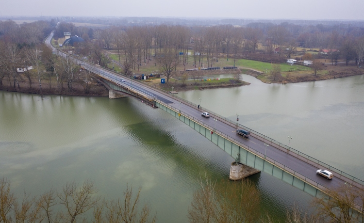 Fontos lépéshez érkezett a tokaji Tisza-híd felújítása