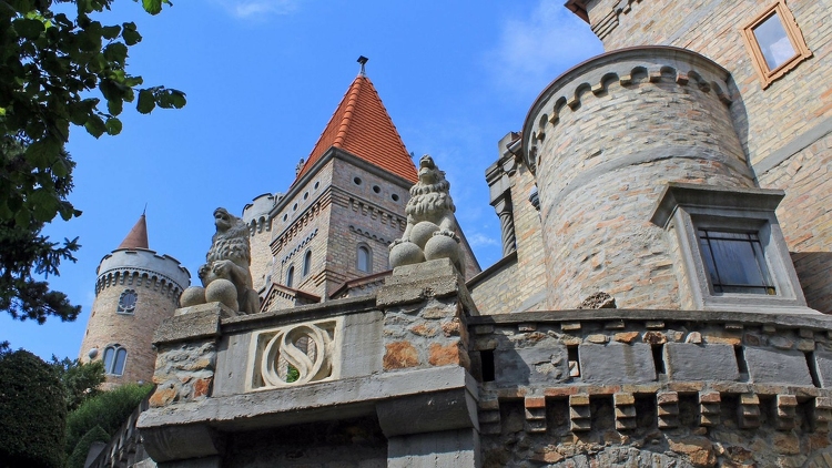 Eredeti kövek felhasználásával épül meg az Árpád-ház kutatóintézet Székesfehérváron