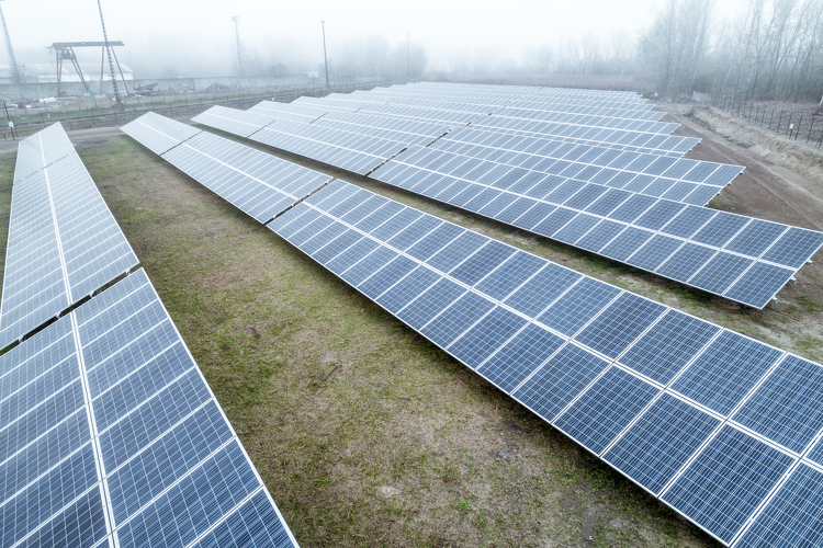 Több mint ötezer család energiaszükségletét fedezi a most épülő napelempark