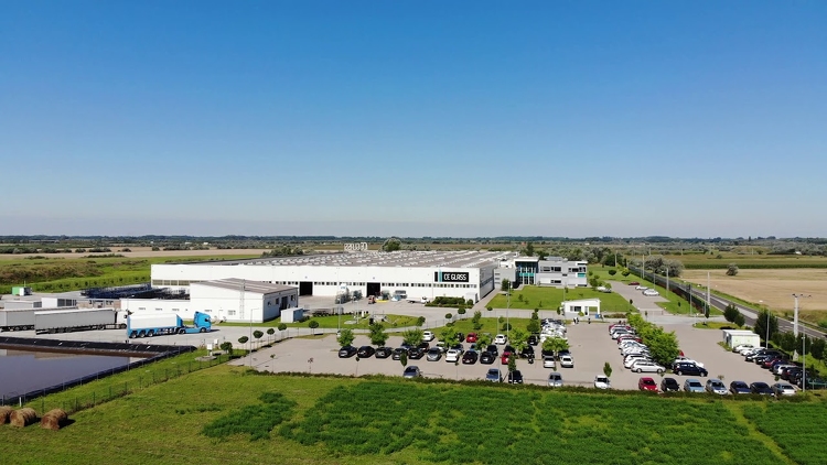 Több mint 5000 négyzetméteres üveggyártó üzem épül Szeged határában