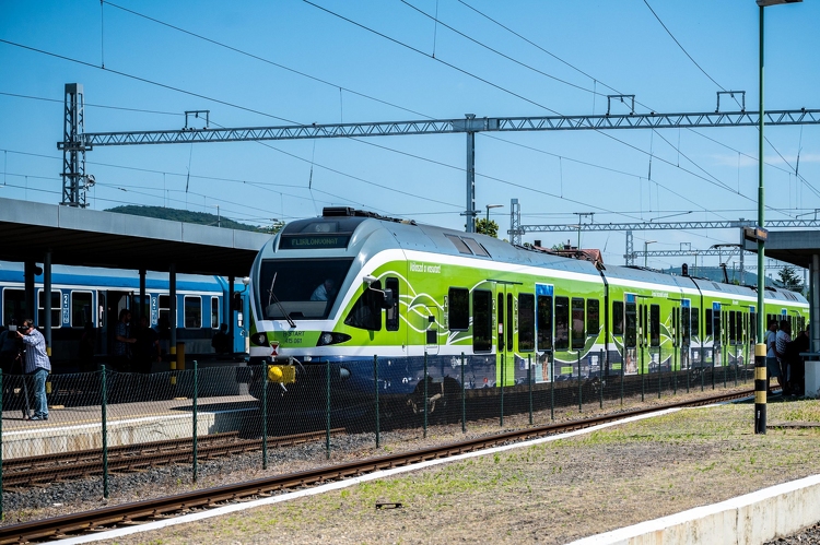 Befejeződött a Szabadbattyán és Balatonfüred közötti vasúti szakasz villamosítása