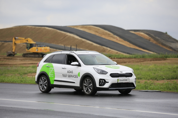 ZalaZone: felavatták az önvezető autók tesztelésére alkalmas útfelületet 