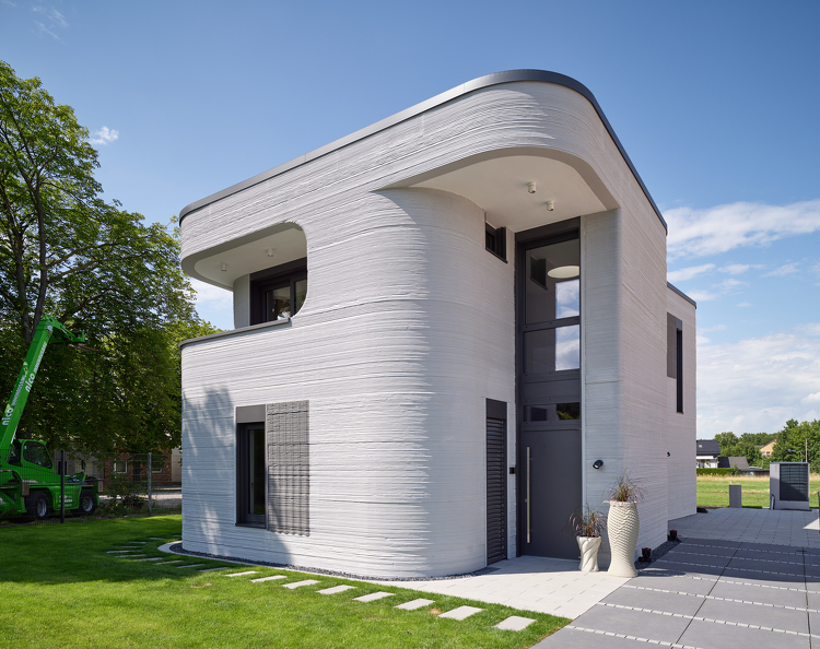 Átadták Németország első beton nyomtatással készült házát