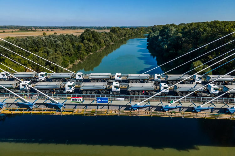 Mindkét próbaterhelés sikeres volt a páratlan szerkezetű új Tisza-hídon - fotókkal