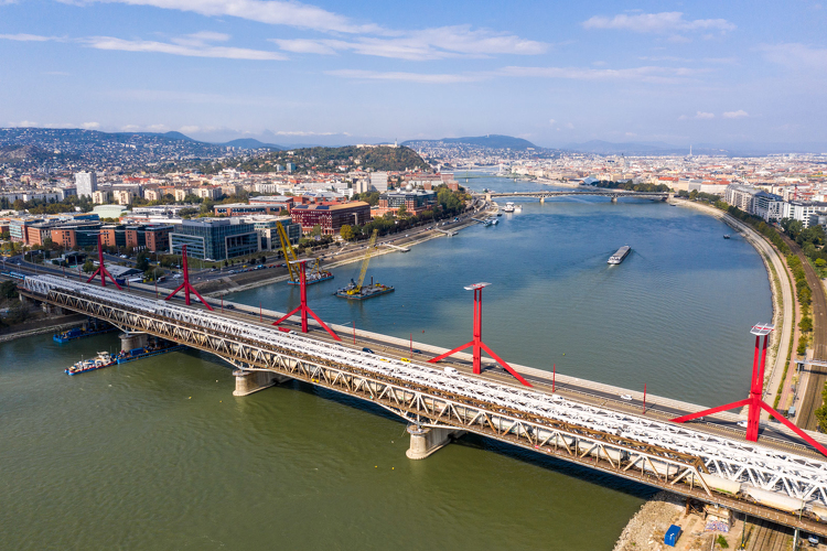 Egyre közelebb vagyunk az újabb vasúti híd átadásához a Duna felett - fotók
