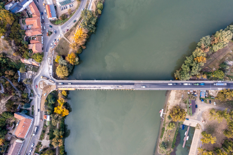 Fotókkal mutatjuk meg, hogy halad a tokaji Tisza-híd fejlesztésének utolsó szakasza