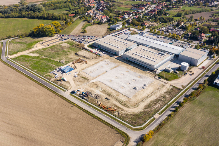Szenzorgyártó cégnek épít csarnokot a Merkbau a nyugati határ közelében