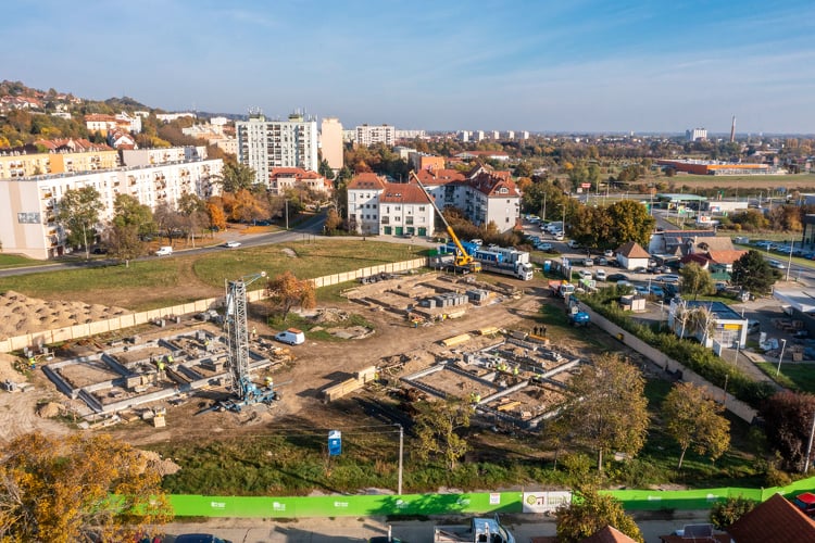 Az elmúlt 20 év legjelentősebb lakásfejlesztése startolt el Szekszárdon: lerakták a Városkapu lakópark alapkövét