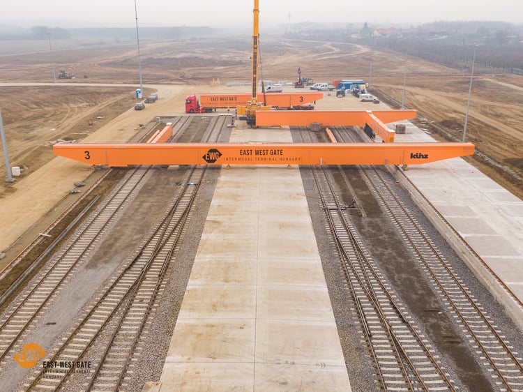 Rekordidő alatt készül el Kelet-Nyugat új vasúti kapuja Fényeslitkén: már állítják az EWG óriásdaruit 