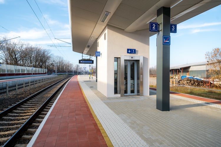 Dunántúli város vasútállomásán épít három liftet a MÁV