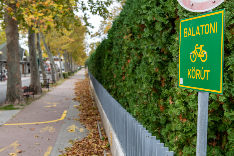 Bővül a bringakör: keresik a Tihany és Balatonalmádi közötti kerékpárút kivitelezőjét