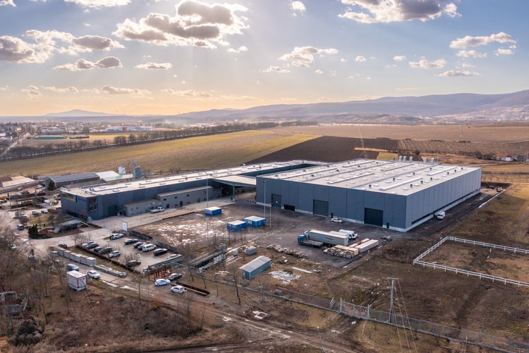 Magyar építőipari cég avatott új gyártócsarnokot az északkeleti régióban
