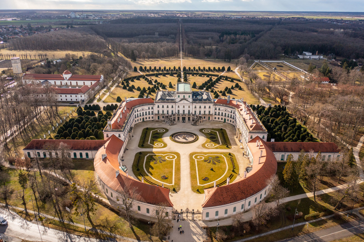 Alapkőletétel: megkezdődött Magyarország egyik legszebb kastélyának újabb fejlesztése