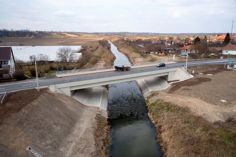 Új Kapos-hidat kapott ez a Tolna megyei település a 61-es főúton